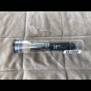 it Cosmetic NEW Flat Top Buffing Foundation Brush